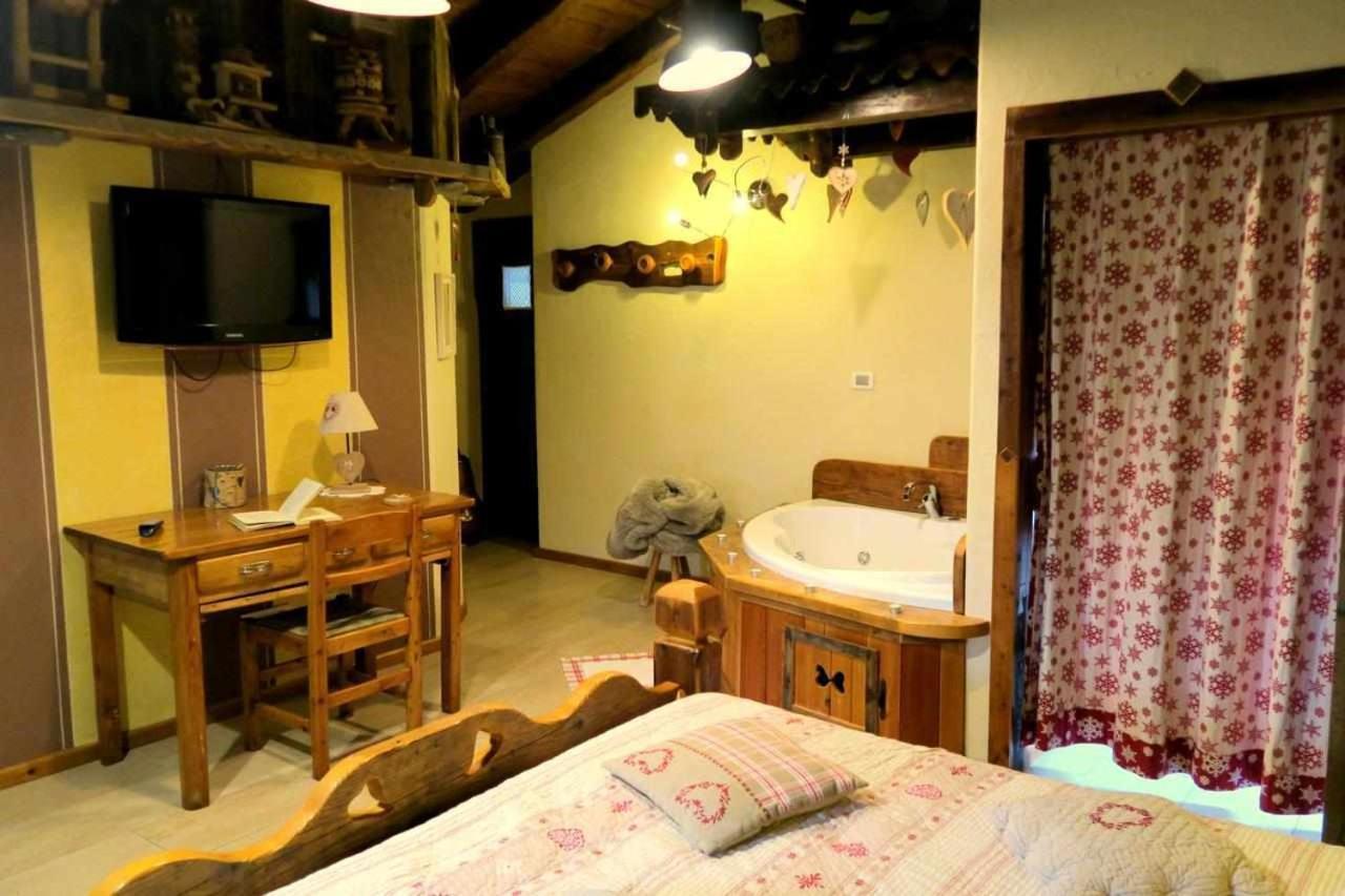 Romantica Suite Con Vasca Idromassaggio Αόστα Εξωτερικό φωτογραφία