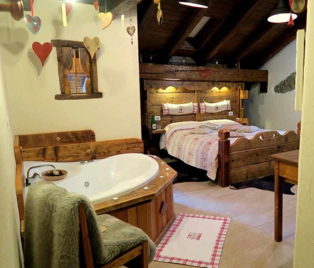 Romantica Suite Con Vasca Idromassaggio Αόστα Εξωτερικό φωτογραφία
